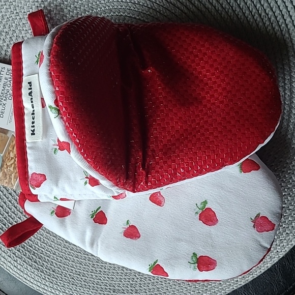🍓KitchenAid Mini Mitts - Picture 3 of 6